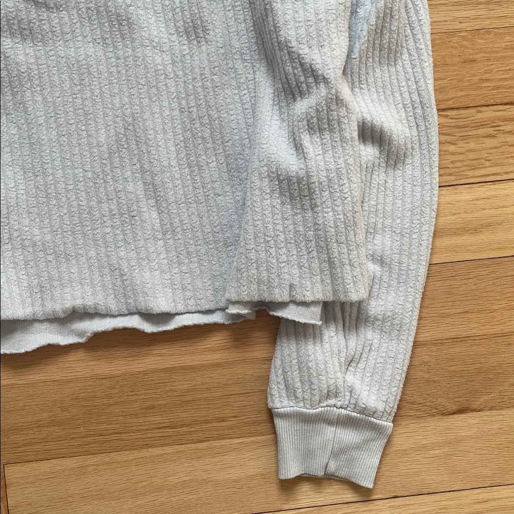 Wildfox Heather light Blue Gray Long Sleeve Top size M - Picture 10 of 12